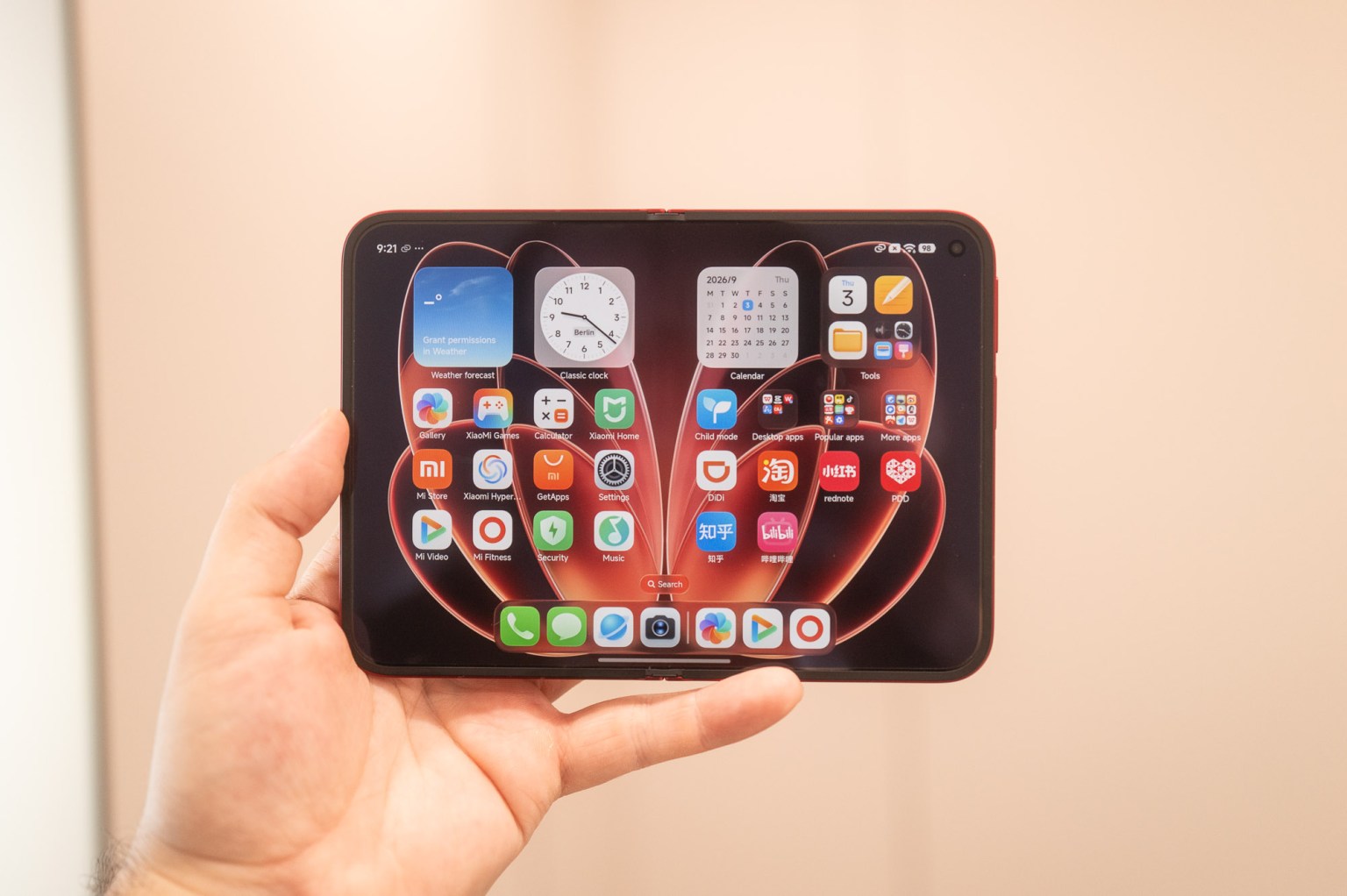 Xiaomi 18 Fold nhỏ gọn hơn nhưng tham vọng lớn hơn