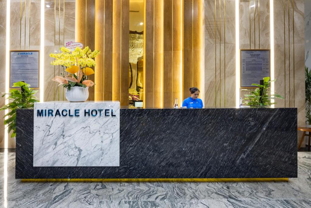 Tận hưởng kỳ nghỉ đáng nhớ tại Miracle Luxury Nha Trang với không gian sang trọng và vị trí ven biển