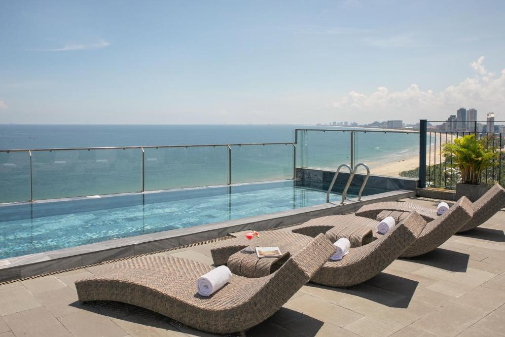 Mangata Beachfront Hotel Đà Nẵng, khách sạn 4 sao chuẩn quốc tế sát biển Mỹ Khê