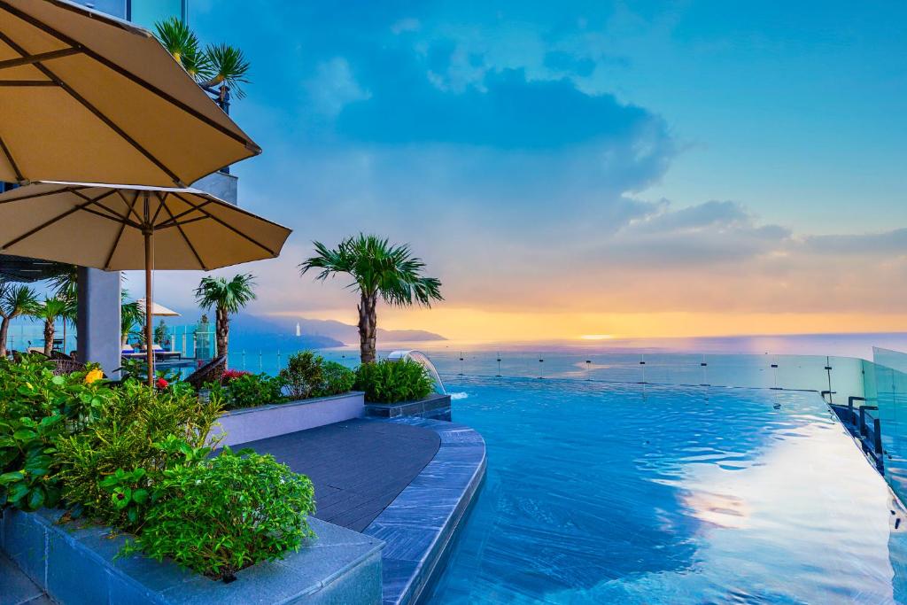Peninsula Hotel Đà Nẵng, khách sạn hạng sang ngay trung tâm thành phố biển