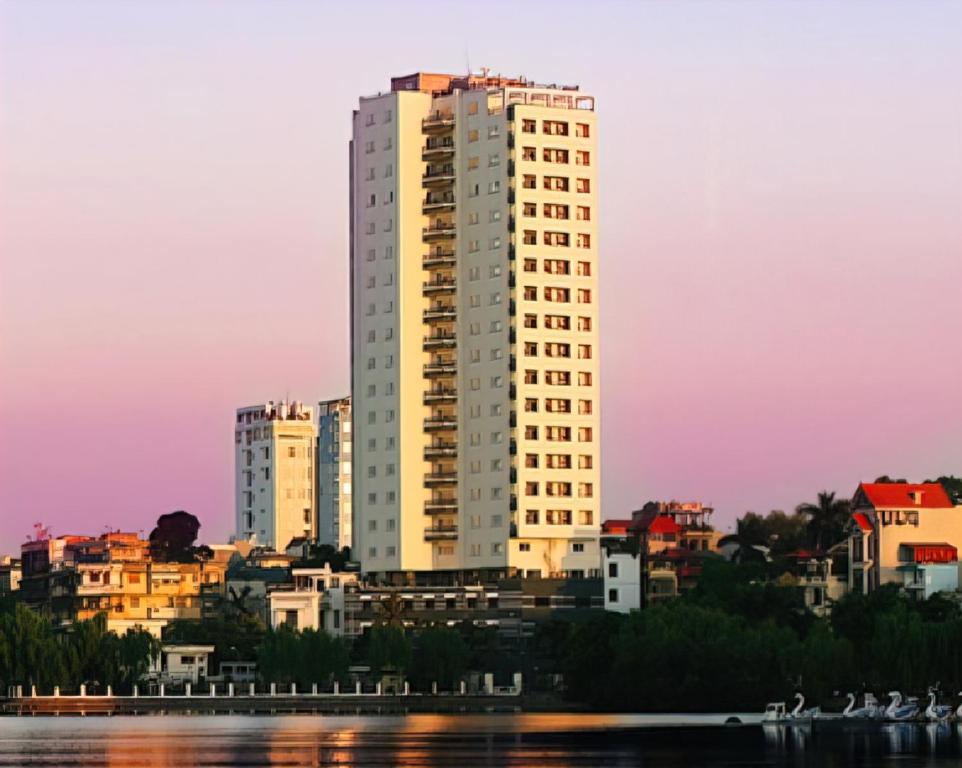 Skyline Tower Hà Nội, căn hộ dịch vụ sang trọng với hồ bơi ngoài trời và view thành phố tuyệt đẹp