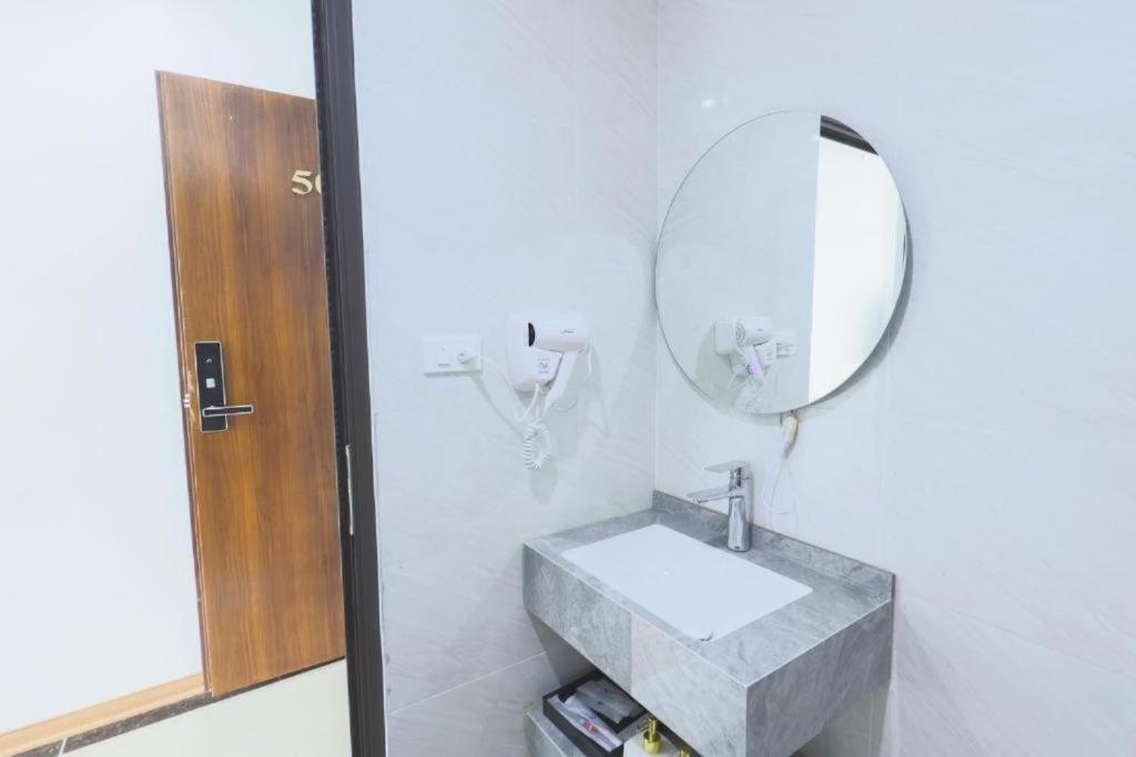 One Villa 4 Hotel Hà Nội, sân hiên với view thành phố tuyệt đẹp