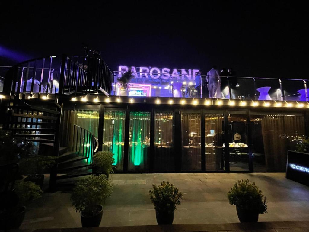 Khám phá Parosand Hanoi Hotel, khách sạn sang trọng gần Vincom Nguyễn Chí Thanh