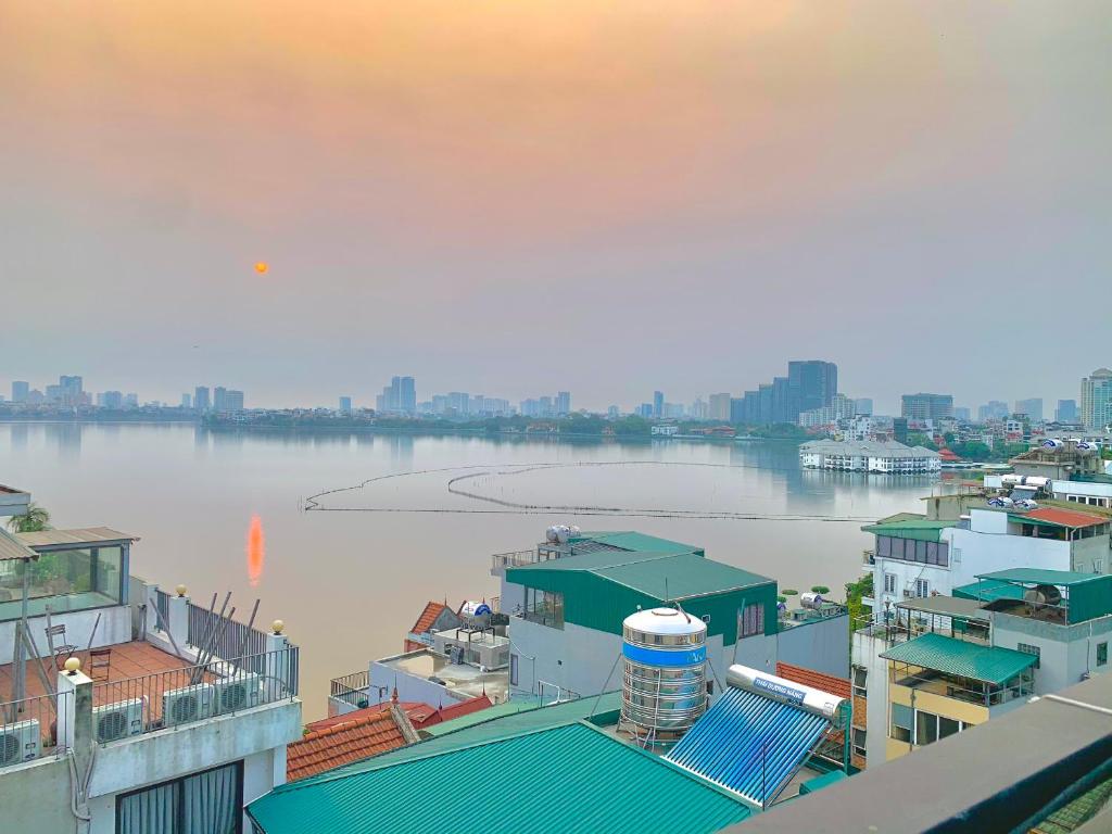 Căn hộ 2 phòng ngủ 1 khách Tây Hồ, homestay cao cấp giữa lòng thủ đô