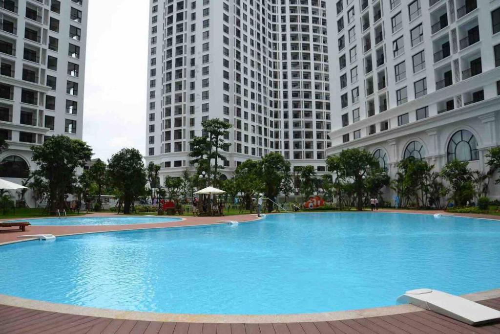 BOM HOMES Royal City, Nơi Lưu Trú Sang Trọng Gần Vincom Nguyễn Chí Thanh Và Bảo Tàng Mỹ Thuật