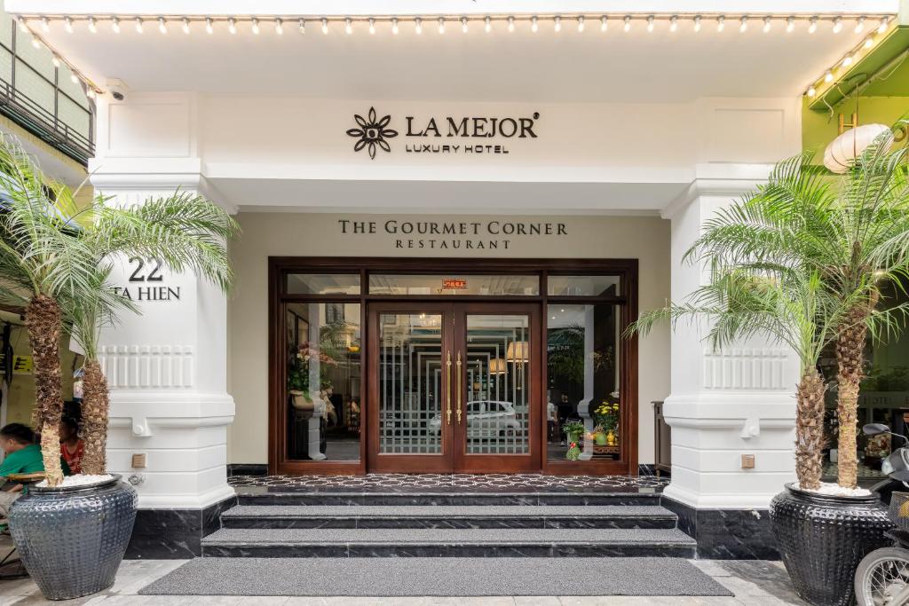 La Mejor Hotel & Sky Bar – Khách Sạn Có Sky Bar Đẹp Nhất Hà Nội, Không Gian Sang Trọng Cho Dân Sành Điệu