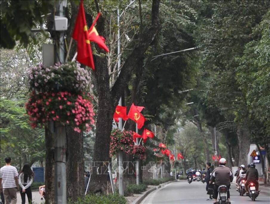 Hione Balcony Phố Cổ: Homestay City-pop Hồng Neon Khiến Ai Cũng Muốn Check-in Ngay