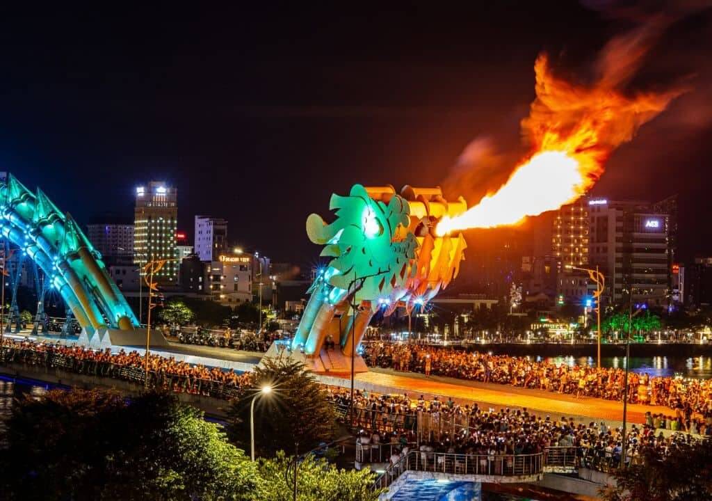 Tour Cảnh Báo Nghiện Du Lịch Tết Dương Lịch Di Sản Miền Trung, 5N4Đ Đà Nẵng – Bà Nà – Hội An – Huế – Động Phong Nha, Hang động "điên cuồng" huyền ảo + di sản thơ mộng + phố cổ lung linh, Khởi hành từ Sài Gòn ngay thôi!