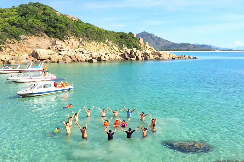 Tour Bình Hưng 2N2Đ Giá Shock, Khám Phá Ninh Chữ, Ôm Cừu, Hái Nho & BBQ Hải Sản Tôm Hùm